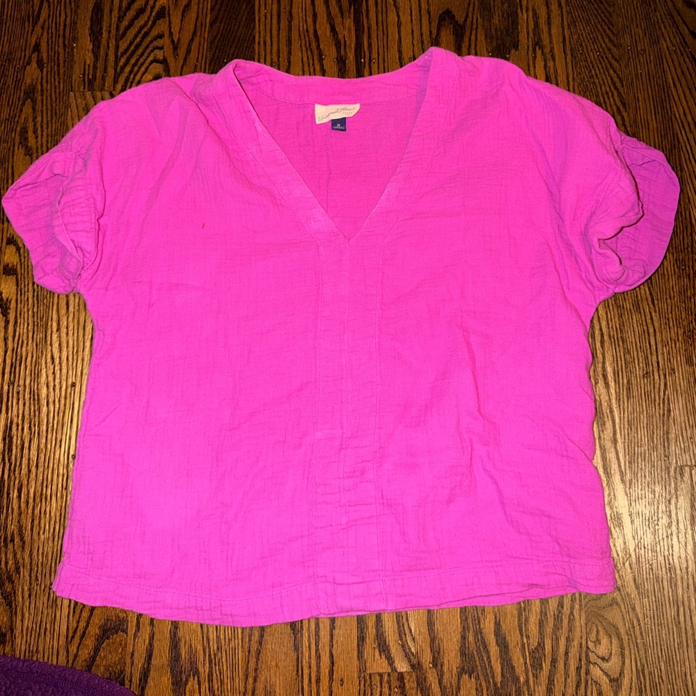 Universal Thread Hot Pink V-Neck Short Sleeve Top